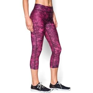 BNWOT Under Armour HEATGEAR Capri Leggings Medium